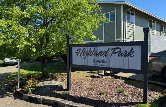 2 Bedroom Upstairs apartment For Rent Located in HOA photos photos