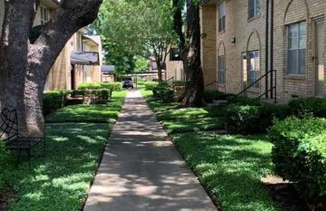 5825 Sandhurst Lane Gallery 4