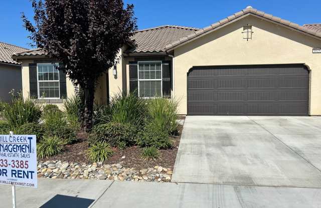 Beautiful 4 Bedroom 2 Bathroom Home in SE Visalia with Solar and Yard Care! photos photos