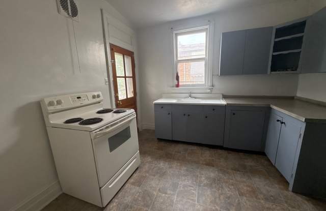 Available Now! 1 Bedroom unit in York Gallery 3