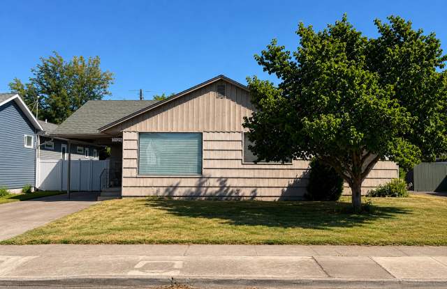 Newly Renovated 3 Bedroom Home with Bonus Family Room photos photos