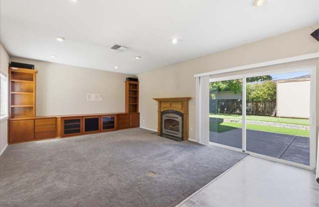 3 Bed 2.5 Bath 2 Car Garage! Gallery 3