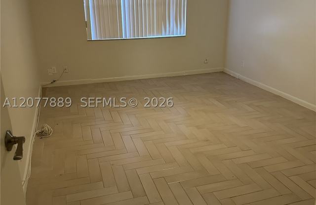 6061 N Falls Cir Dr Gallery 4
