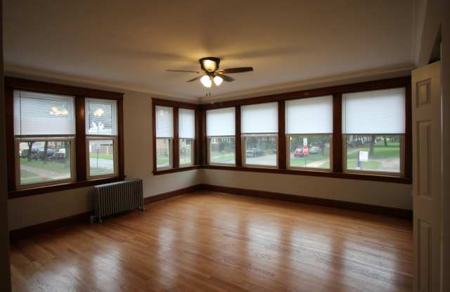 2657 N Harding Ave photos photos