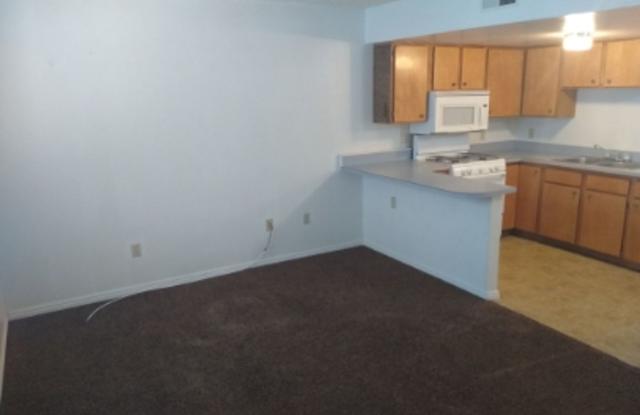 3 bedroom 3 bath apartment close to town! Gallery 4