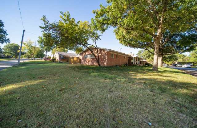 Spacious Midtown Ranch In Patrick Henry School District! Gallery 4
