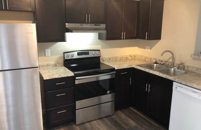 Spacious 2-Bed, 2-Bath Fourplex Unit in Prime Location! Gallery 4
