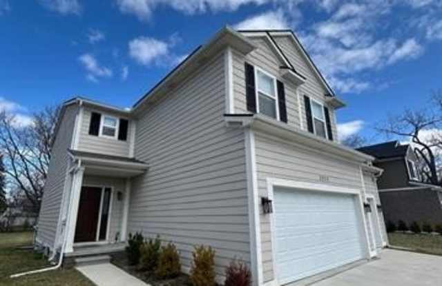 2323 E MAPLE Road Gallery 2