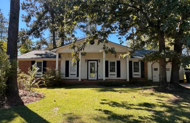 823 Mitchell Street - Pet Friendly and Centrally Located Gallery 1