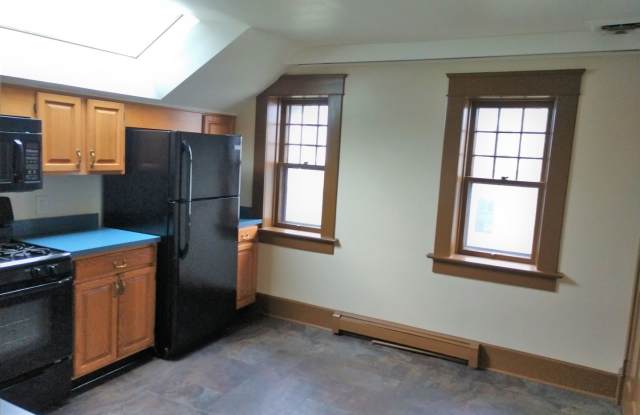 1 Bedroom Carriage House near downtown Goshen. Gallery 4