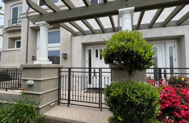 HB Coastal Executive Home 2bed 2.5 bath with Ocean Views Gallery 1