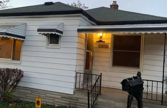 2 Bedroom Single Family Home - 14959 Lincoln Avenue, Eastpointe, MI 48021