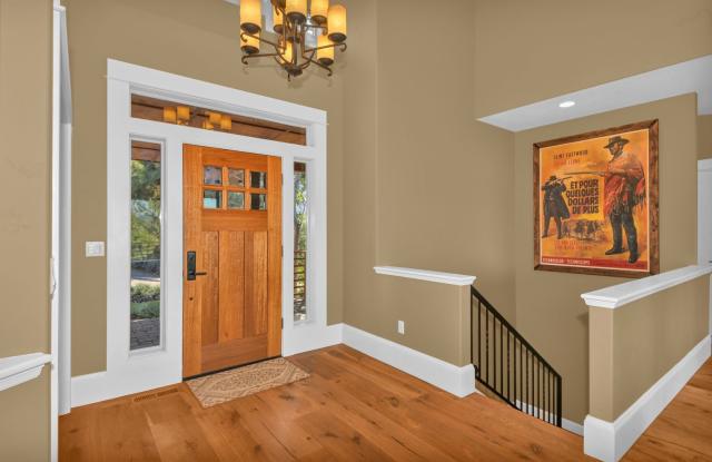 Executive Rental Fully Furnished 3 bedroom 2.5 bath - Office -  NW Bend Gallery 4