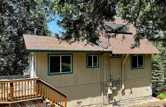 Spacious Twain Harte Sanctuary: Expansive 4-Bedroom Home with Solar Included! photos photos