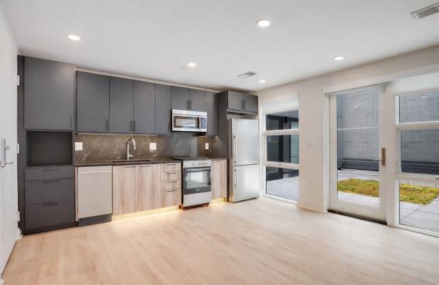 Define 14 photos photos