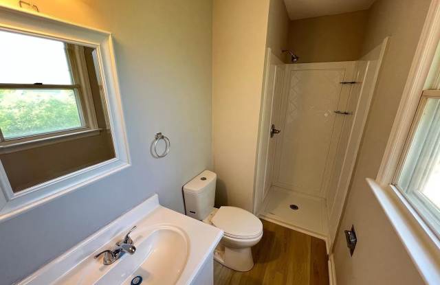 Room in 4 Bedroom Home at Peppercorn St photos photos