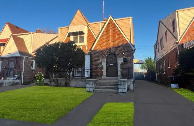 13918 Roselawn Street photos photos