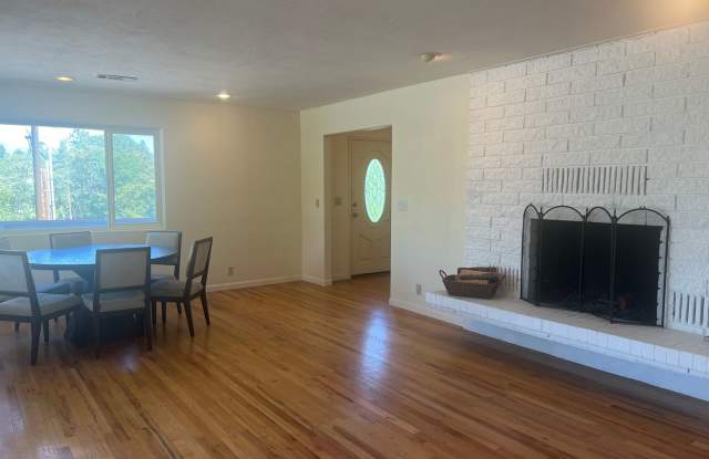 Available Now! 3 bedroom Home with Large Deck & View Gallery 4