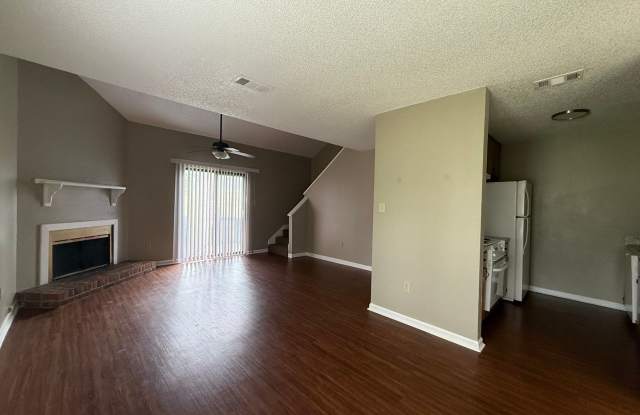 2 Story townhome on Hilaman Golf Course! Gallery 2