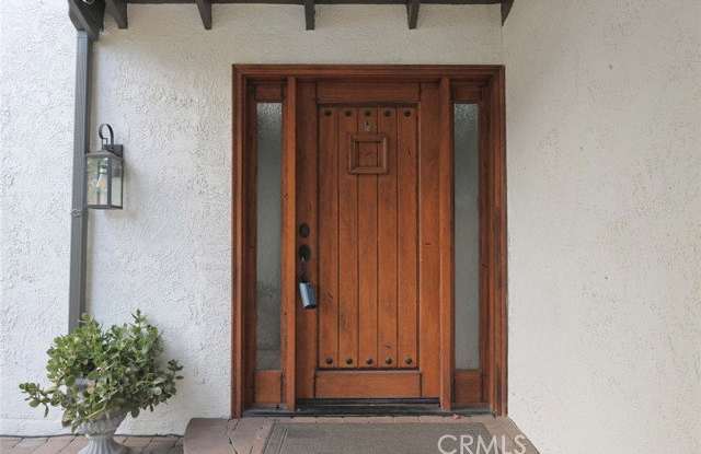 423 South Westridge Circle Gallery 1
