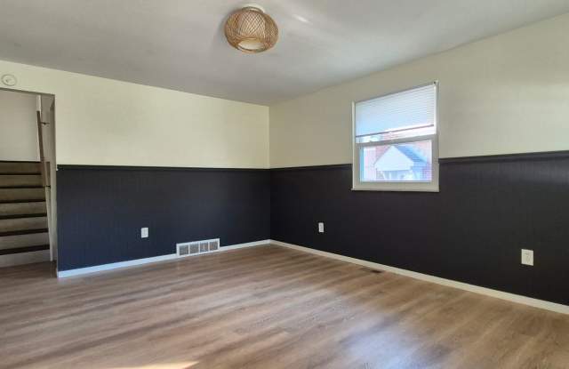 Charming 3-Bedroom Oakwood Home – 319 Orchard Dr Gallery 4