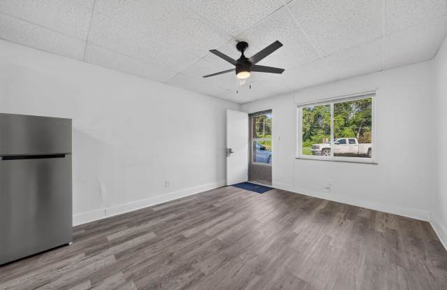 16001 Dixie Highway - 3 photos photos
