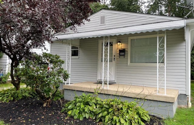 802 Ardella Ave - 802 Ardella Avenue, Akron, OH 44306