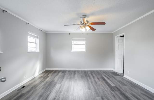 2 Bedroom, 1 Bath in North Shore zoned for Normal Park! - 515 Oliver Street, Chattanooga, TN 37405