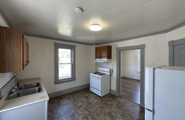 1301 Penn Avenue - 1301 1/2 - 1301 Penn Avenue, Jeannette, PA 15644