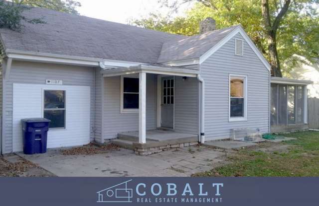 Centrally Located 2 Bed 1 Bath! Pre leasing for 2025/2026 School year photos photos