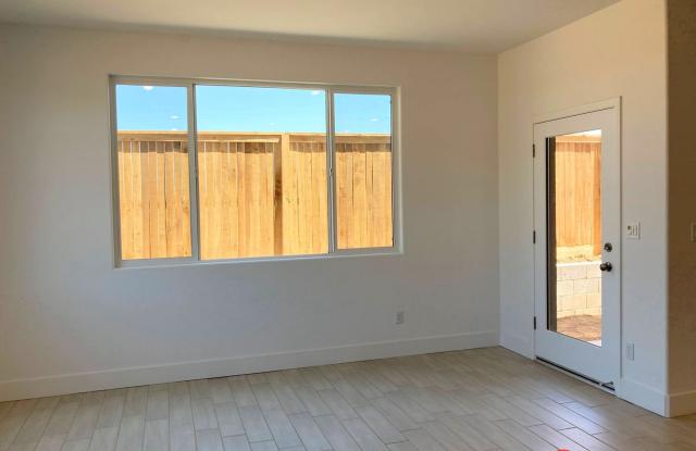 Spacious Home Located in Shafter! Gallery 3