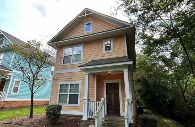 4 Bedroom House in The Retreat 1/2 OFF SECURITY DEPOSIT SPECIAL! Save $325 up front! photos photos