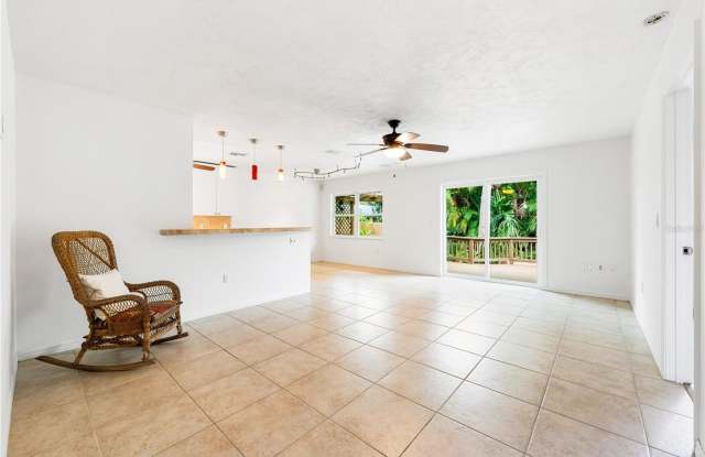 3709 ALDEN Way Gallery 4