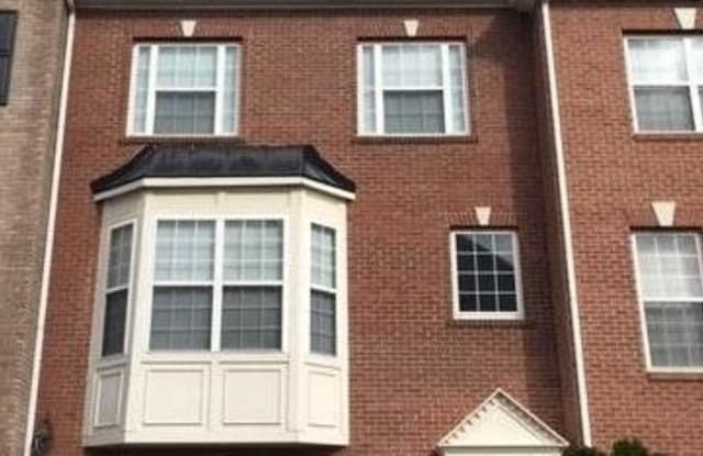 4477 MONMOUTH ST - 4477 Monmouth St, Fair Oaks, VA 22030