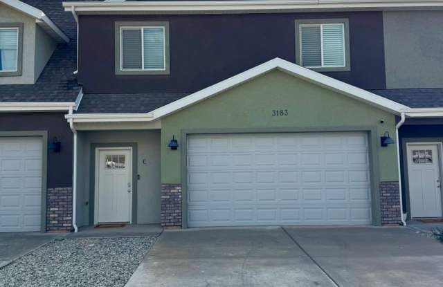 Beautiful 3 Bedroom, 2.5 Bathroom Townhome! Gallery 1