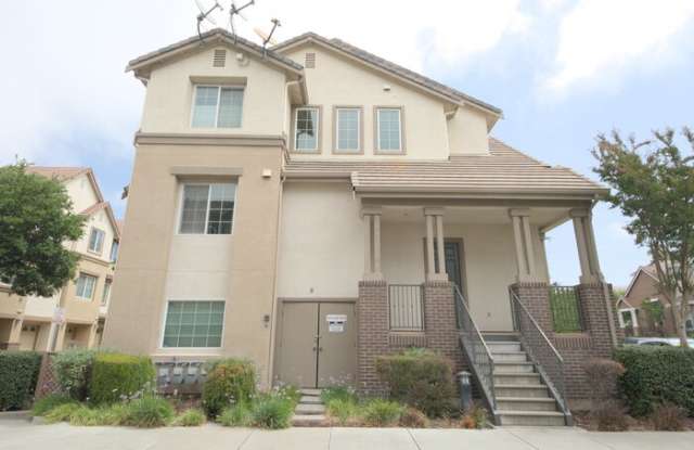 1067 Green Street photos photos
