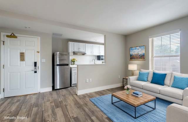 Pelican Lake Apartment Homes Gallery 2