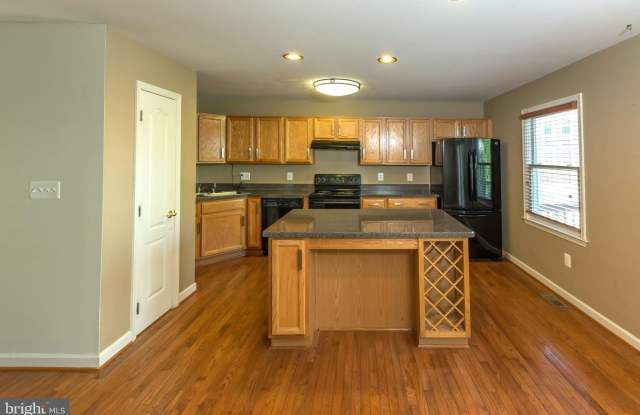 108 MAXIMILLIAN COURT SW Gallery 3