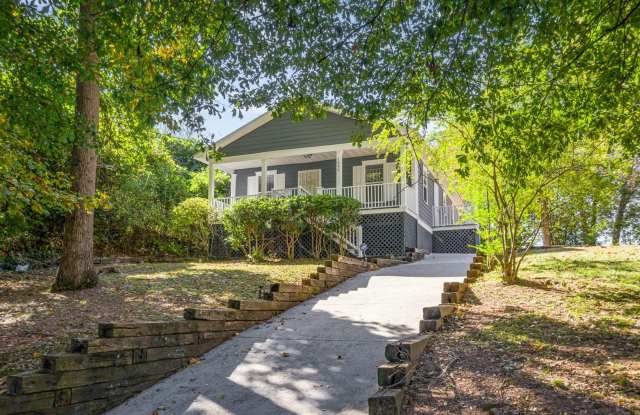 Beautifully Updated 3/1 w/ Large Backyard in Grant Park! Gallery 4