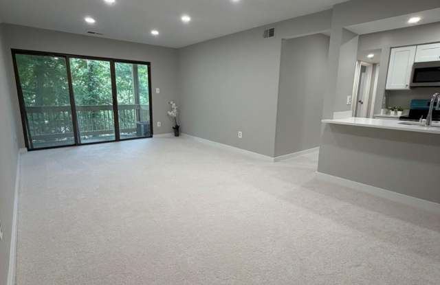 5816 ROYAL RIDGE Drive Gallery 4