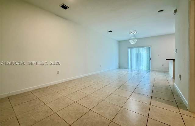 2685 SE 13th Ct Gallery 4