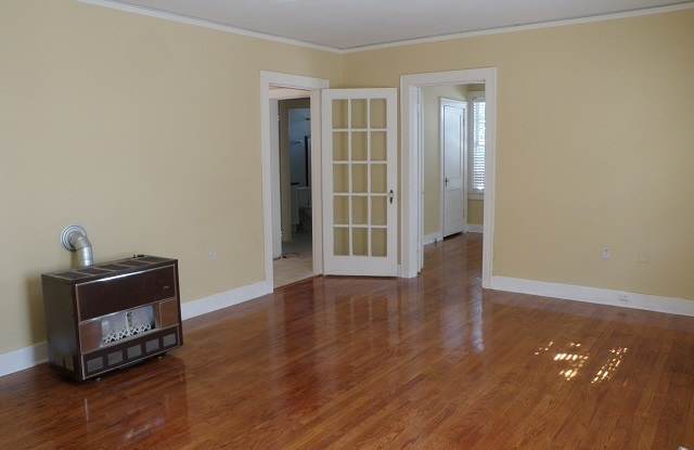 1004 Kavanaugh Boulevard Gallery 3