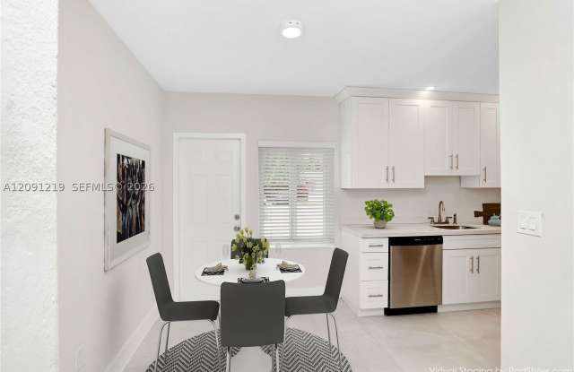 930 SW 24 Court Gallery 4