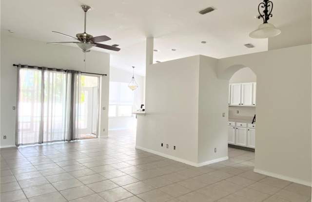 880 NW WATERLILY Place Gallery 4