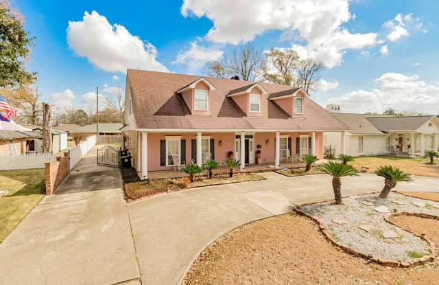 Fully Furnished 3-Bedroom Home with Guest Suite | Unfurnished Option Available photos photos