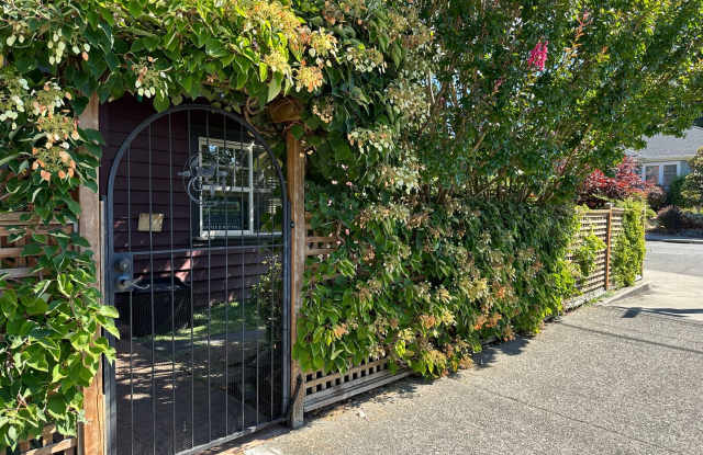 Modern Designer Townhome in Ravenna - Green Built, Natural Light Off-Street Parking! Gallery 1