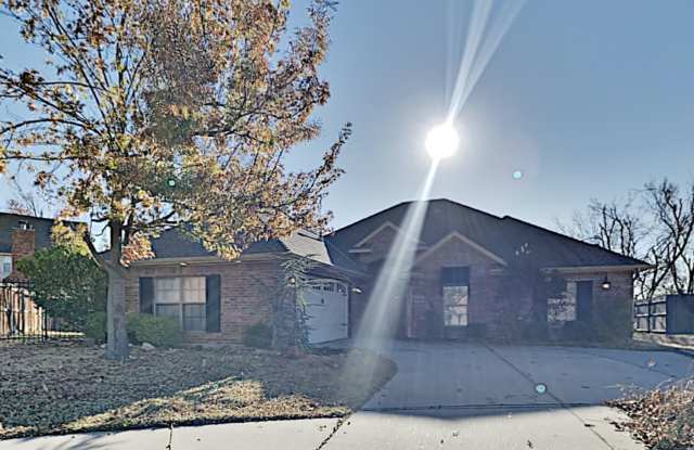 Spacious and Beautiful 4 bedroom 2 bath home located in NW OKC Gallery 3