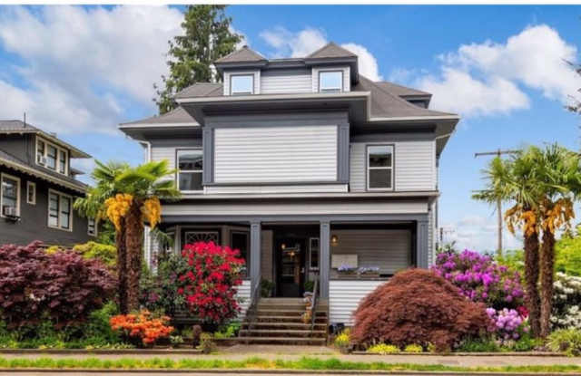 Capitol Hill Condo - 1733 15th Avenue, Seattle, WA 98122