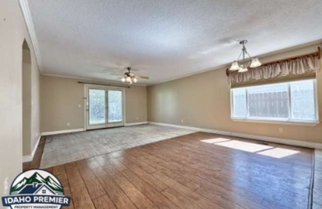 Charming 2-Bed, 1 Bath Single Family Home Gallery 3