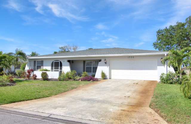 Jacaranda West Annual Pool Home for Rent - 1720 Sandy Court, Venice Gardens, FL 34293